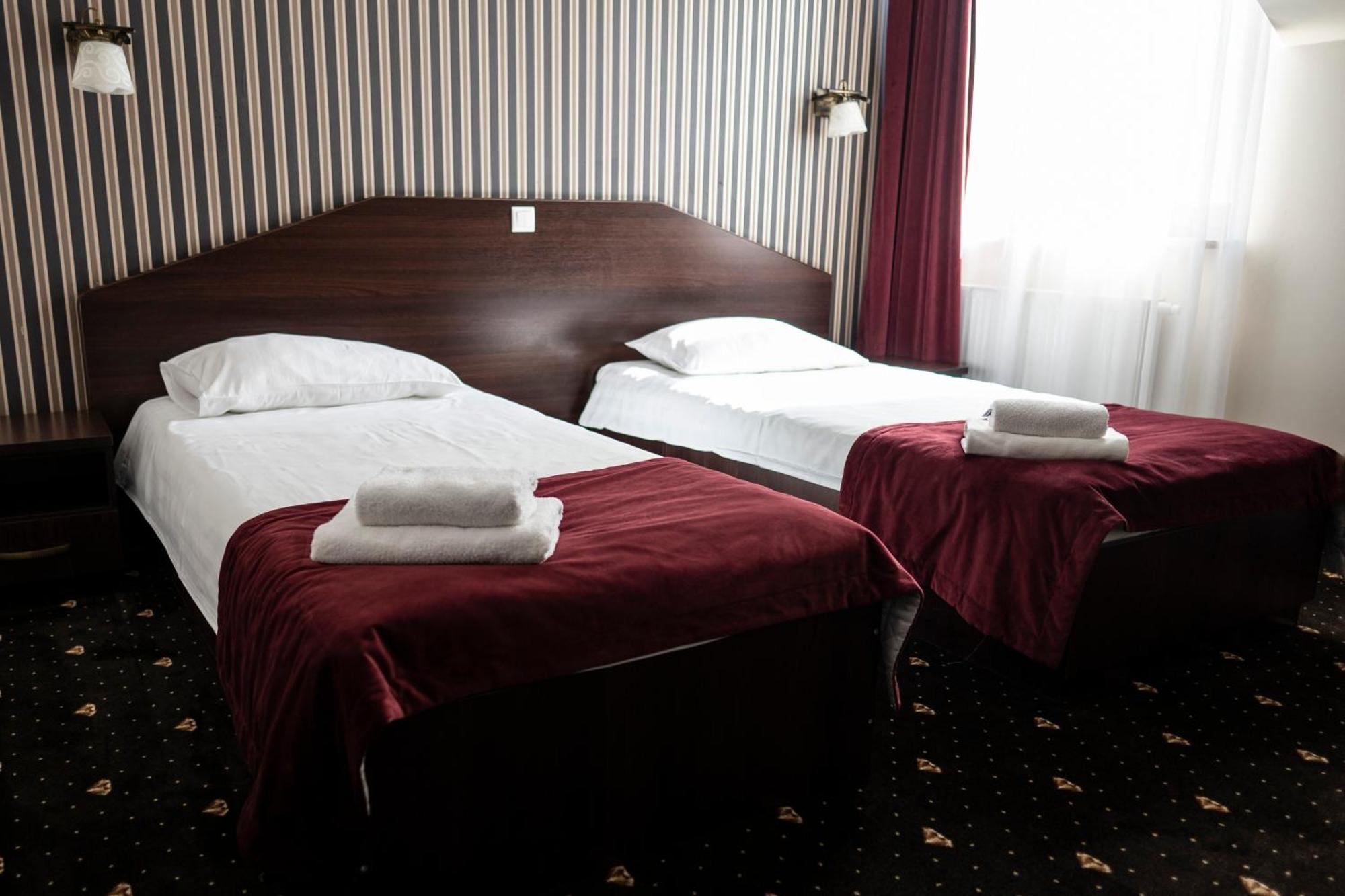 Hotel Podzamcze Góra Kalwaria Extérieur photo